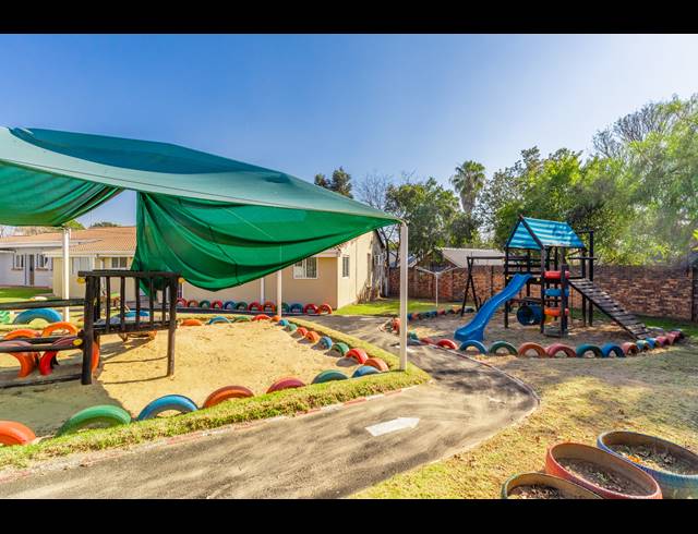 4 BEDROOM HOUSE FOR SALE IN LONEHILL